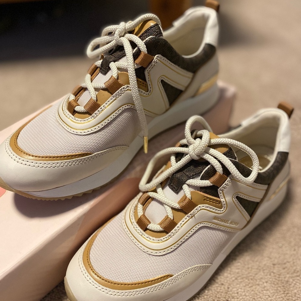MICHAEL KORS SNEAKERS / WOMEN’S SIZE 6